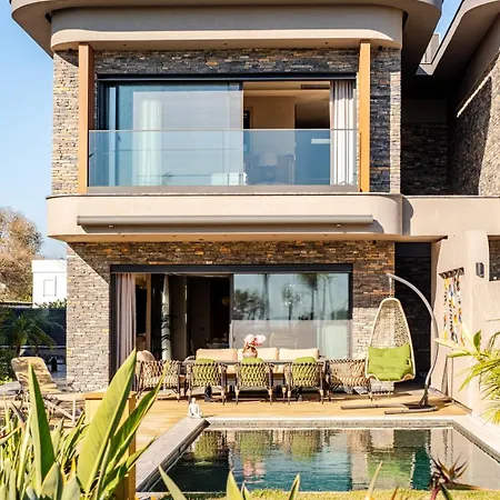 Stylish Beachfront With Pool Gym Sauna Seaview * 博德鲁姆