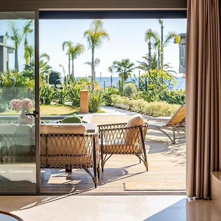 Stylish Beachfront With Pool Gym Sauna Seaview 博德鲁姆