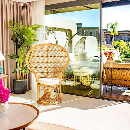 Stylish Beachfront With Pool Gym Sauna Seaview 别墅 博德鲁姆