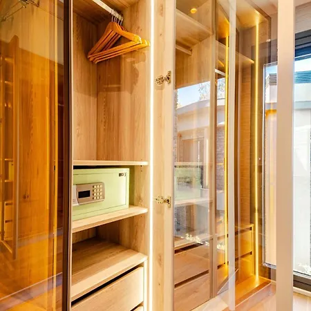 Stylish Beachfront With Pool Gym Sauna Seaview * 博德鲁姆