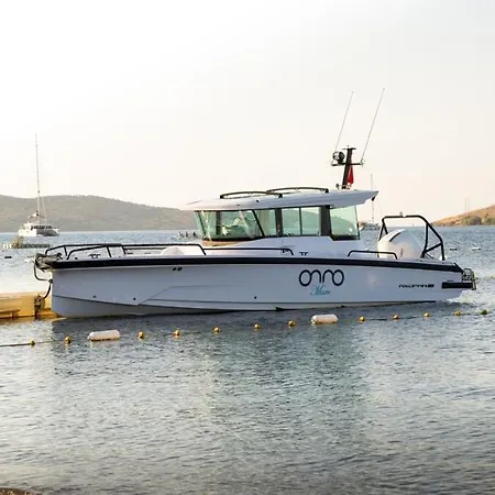 Stylish Beachfront With Pool Gym Sauna Seaview *