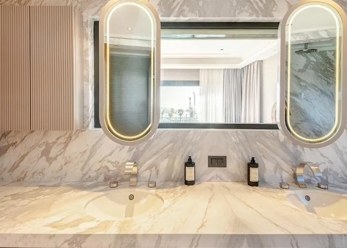 Stylish Beachfront With Pool Gym Sauna Seaview Vila