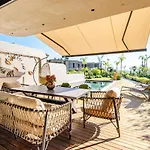 Stylish Beachfront With Pool Gym Sauna Seaview Βίλα *