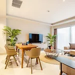 Βίλα Stylish Beachfront With Pool Gym Sauna Seaview *
