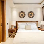 Βίλα Stylish Beachfront With Pool Gym Sauna Seaview *