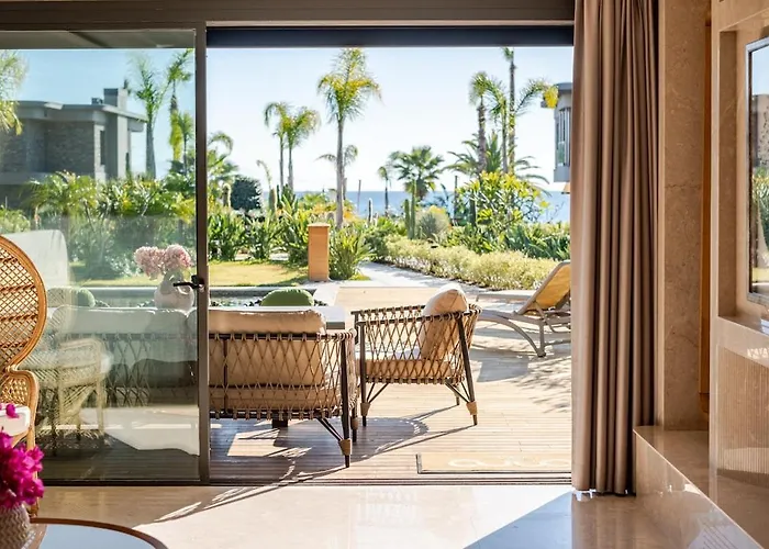 Stylish Beachfront With Pool Gym Sauna Seaview ボドルム