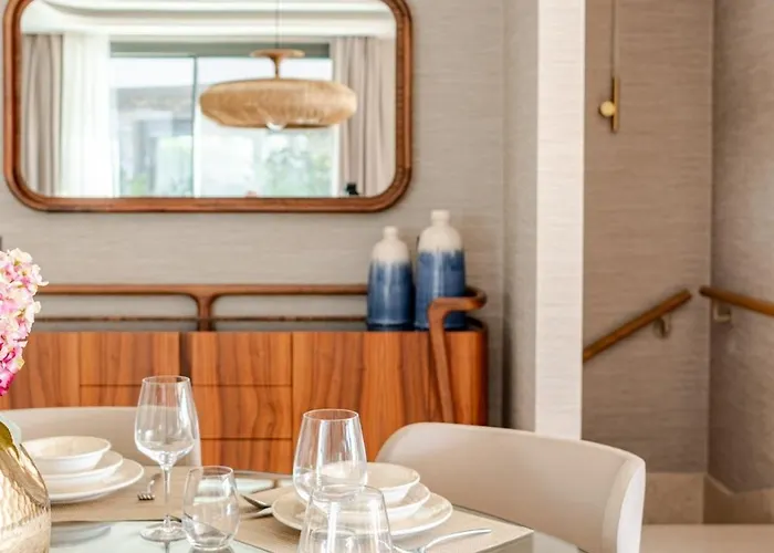 ヴィラ Stylish Beachfront With Pool Gym Sauna Seaview *