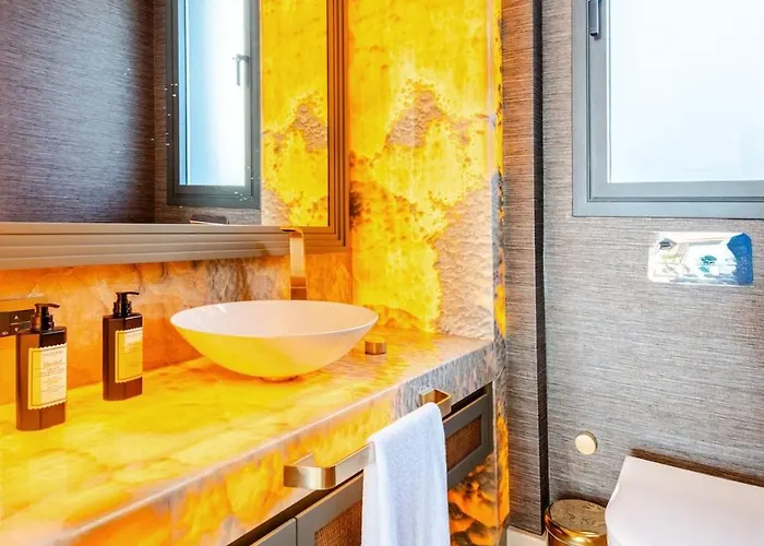 ヴィラ Stylish Beachfront With Pool Gym Sauna Seaview *