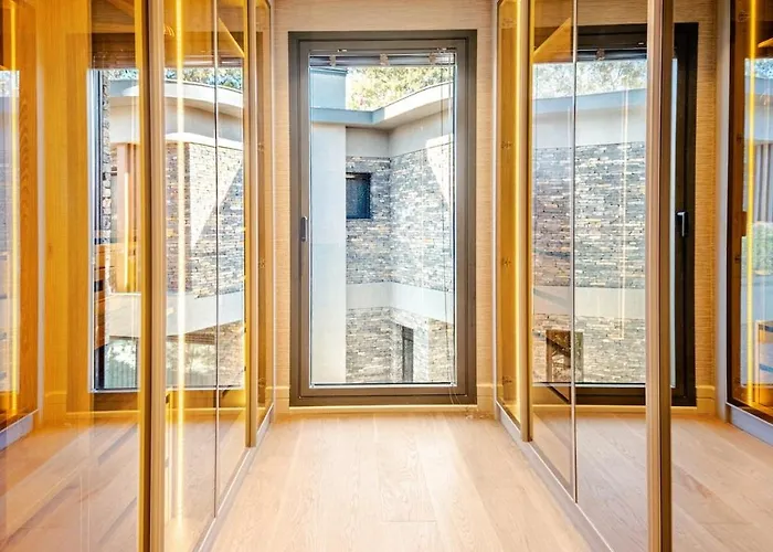 ヴィラ Stylish Beachfront With Pool Gym Sauna Seaview ボドルム