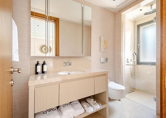 Stylish Beachfront With Pool Gym Sauna Seaview ボドルム