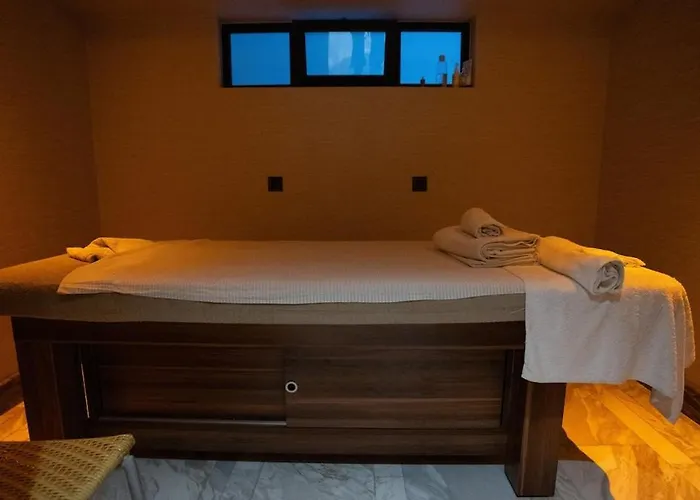 ヴィラ Stylish Beachfront With Pool Gym Sauna Seaview ボドルム