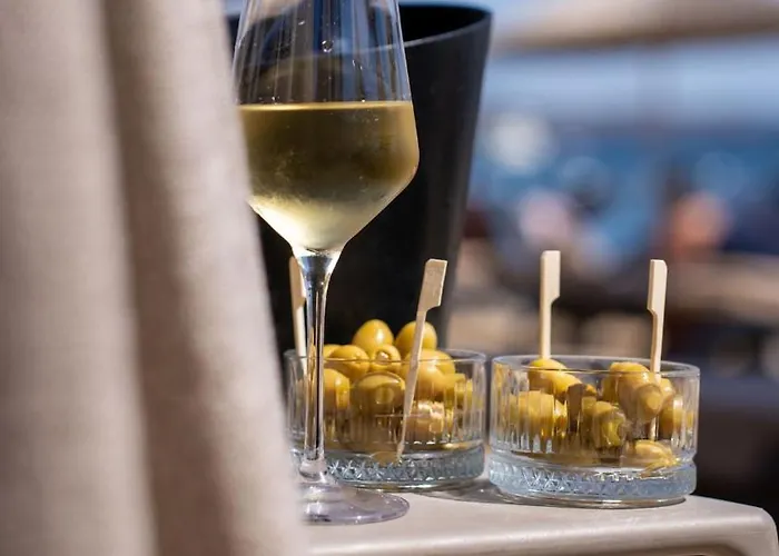 Willa Stylish Beachfront With Pool Gym Sauna Seaview *